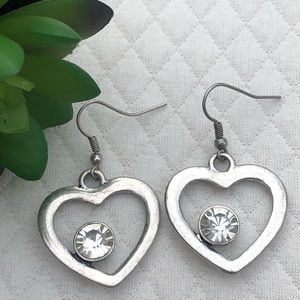 Beautiful lightweight heart earrings with sparkle ✨